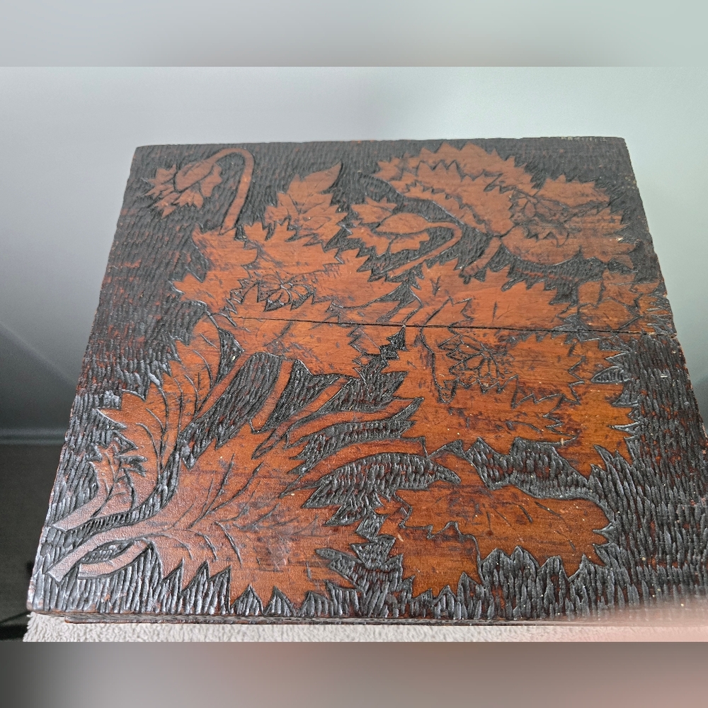 Vintage Pyrography Box - Picture 4 of 12